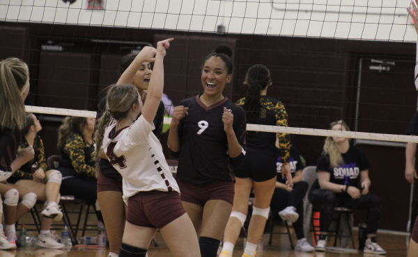 Woodrow Wilson High School Volleyball Team makes their way to the State Competition. 